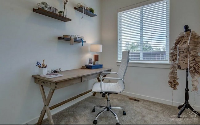 Building Photo - Modern 3 BR, 2 BA Townhouse in the Heart of Bend, OR!