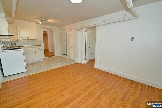 Building Photo - 229 8th St