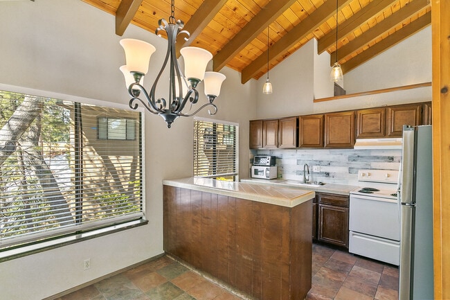 Building Photo - 27657 Peninsula Dr