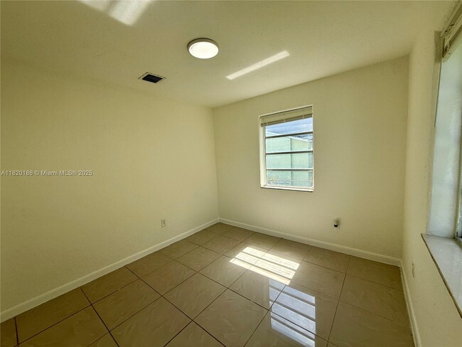 Building Photo - 1146 NW 46th St