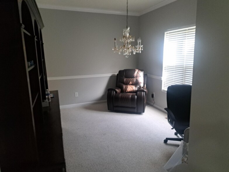 Building Photo - 710 Latta Cir