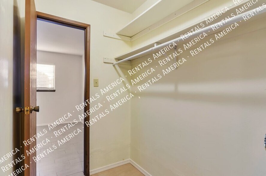 Building Photo - 6311 N Barcelona Ct