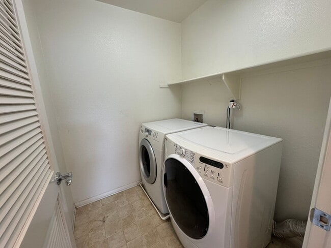 Building Photo - Sleek 3-Bed + Flex Corner Condo with Attached Tandem Garage