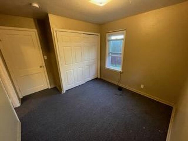 Building Photo - r1306LBP