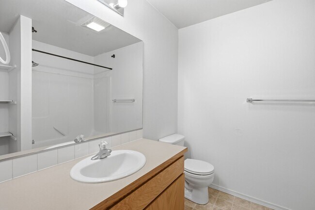 Building Photo - 857 N Garfield St