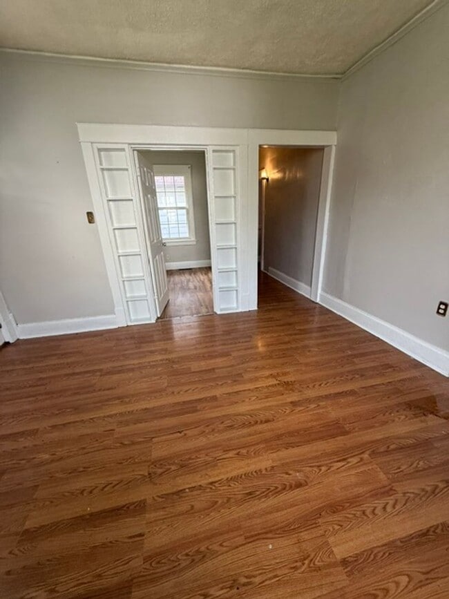 Building Photo - 2 Bedroom / 1 bathroom House in Peoria, IL