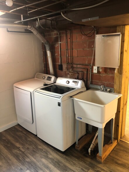 Building Photo - 2617 Hunt St