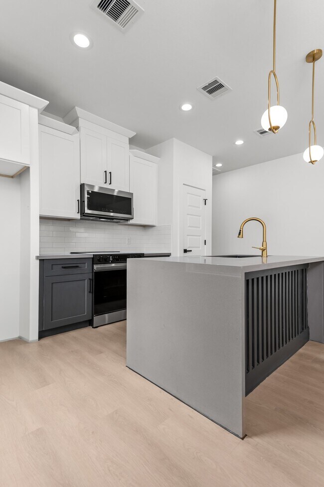 Building Photo - 2316 McKee St