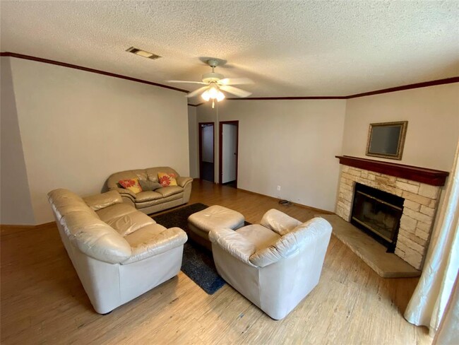 Building Photo - 11273 Camp Creek Way