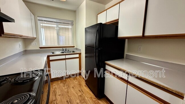 Building Photo - 930 S Johnson St