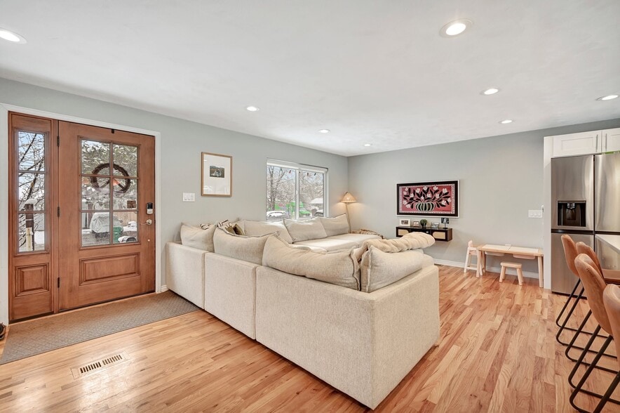 Building Photo - 6526 S Elizabeth Way