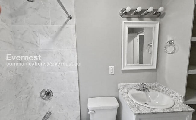 Building Photo - 500 Swann Dr