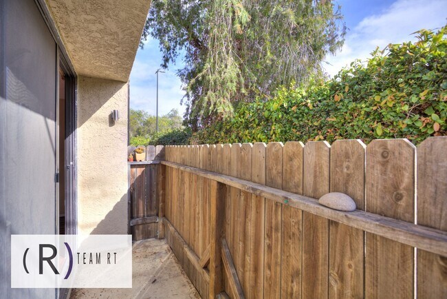 Building Photo - Gorgeous townhouse in a quiet 6-unit gated complex