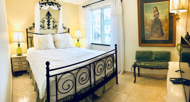 Building Photo - 4028 Beach Dr SW