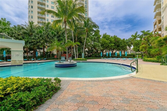 Building Photo - 19501 W Country Club Dr