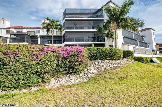 Building Photo - 334 La Peninsula Blvd