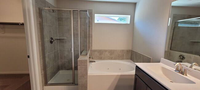 Building Photo - 419 Lazy Ln