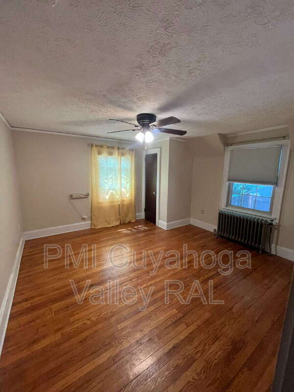 Building Photo - 358 Merriman Rd