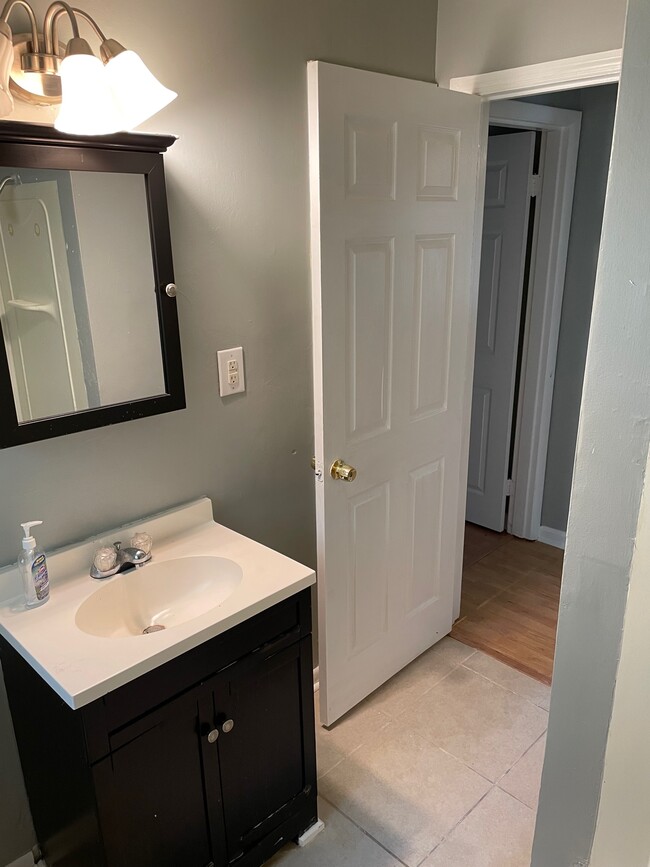 Building Photo - 13100 Meadowlawn Dr