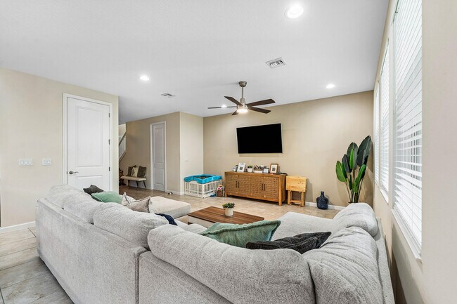 Building Photo - 16280 Oakview Dr