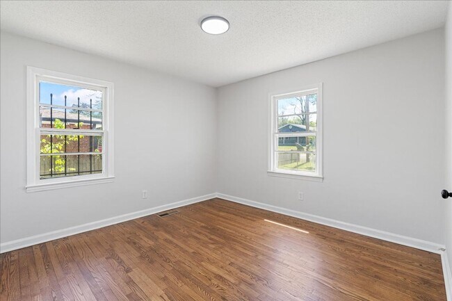Building Photo - Newly renovated 3bed 1beath for rent!