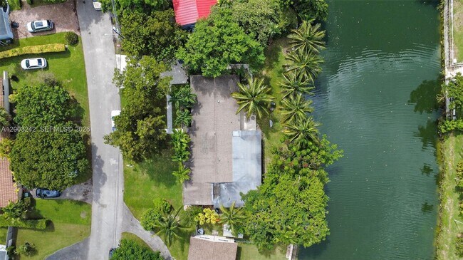 Building Photo - 6090 SW 63rd Ave