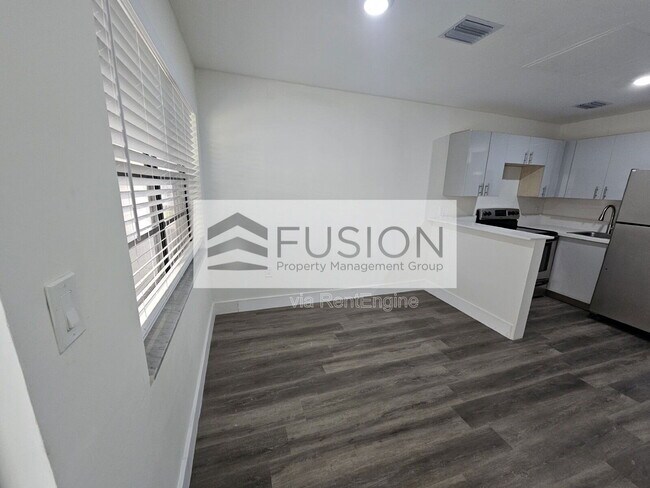 Building Photo - 1730 Acapulco Dr