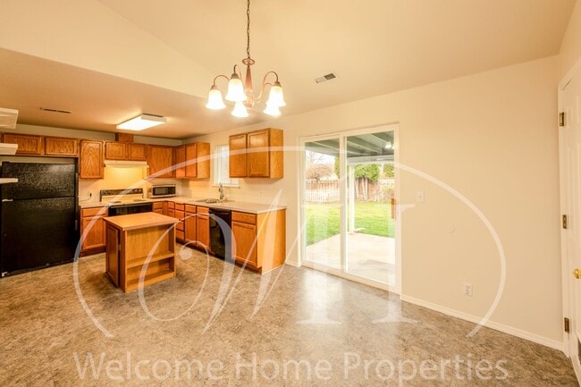 Building Photo - 337 NE Kingwood Pl