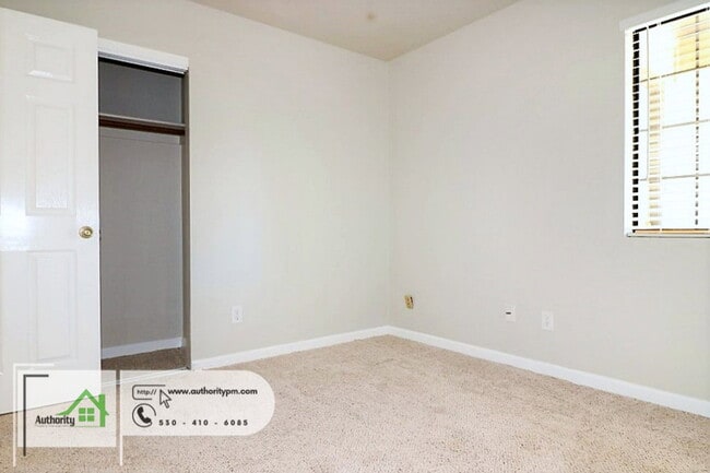 Building Photo - 3657 Santa Rosa Way