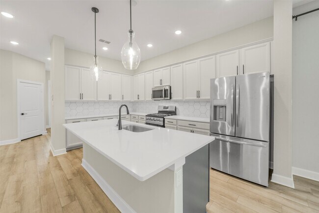 Building Photo - 14918 Mossycup Spur Wy