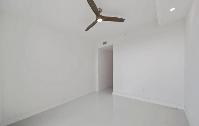 Building Photo - Breathtaking City Views from This Nordica ...