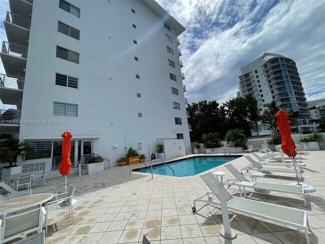Building Photo - 1450 Lincoln Rd