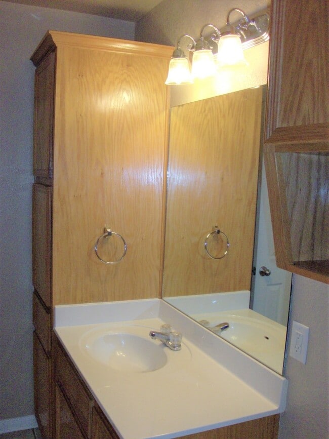 Building Photo - 4903 Heather Ln