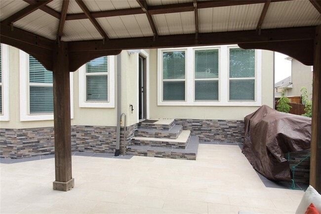 Building Photo - 5800 Viejo Dr