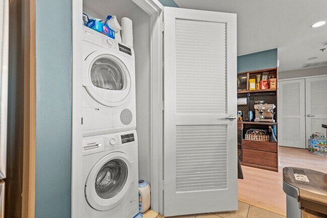 Building Photo - 800 Jackson St