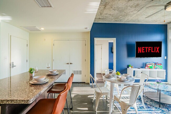 Building Photo - 333 E Roosevelt St