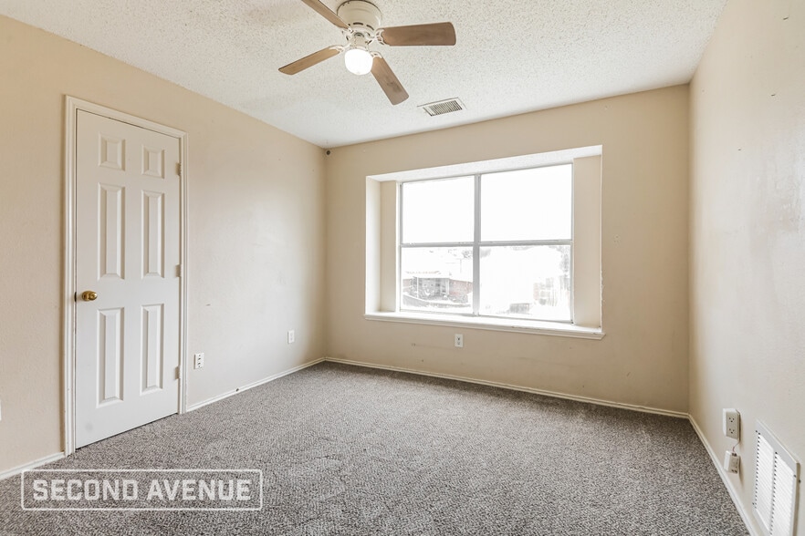 Building Photo - 2124 Amber Springs