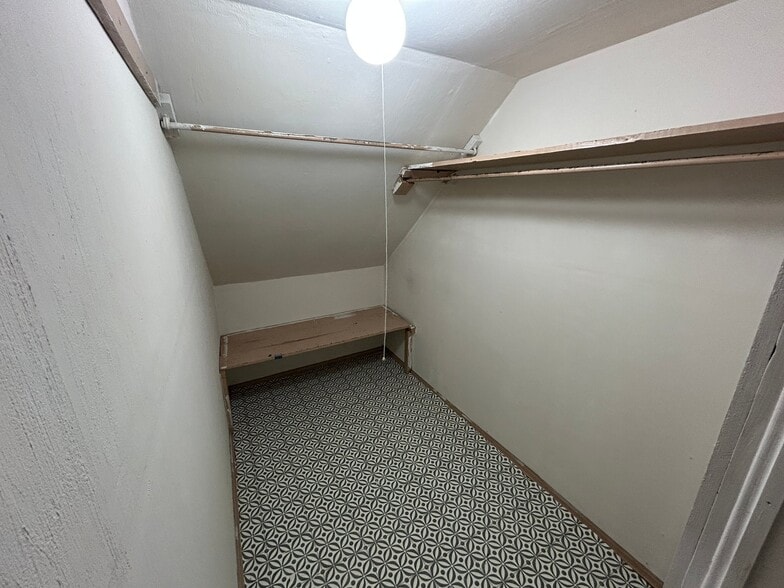 Building Photo - 3430 E 73rd St