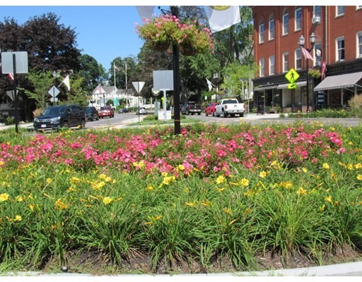 Primary Photo - 250 Main St