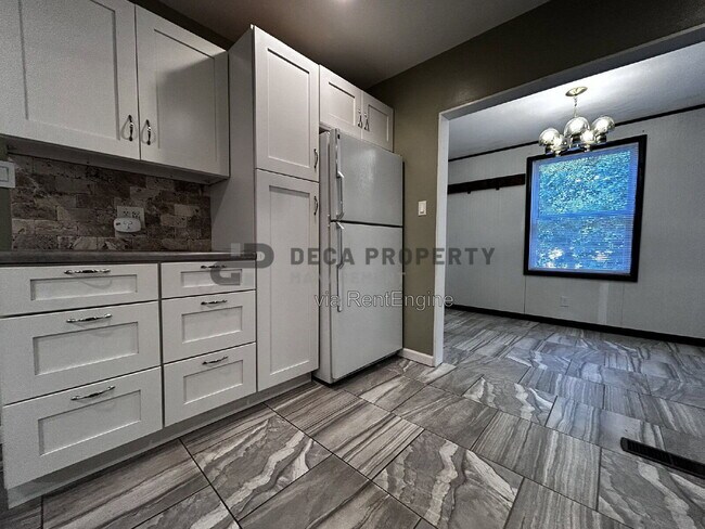 Building Photo - 2166 Bryan Dr