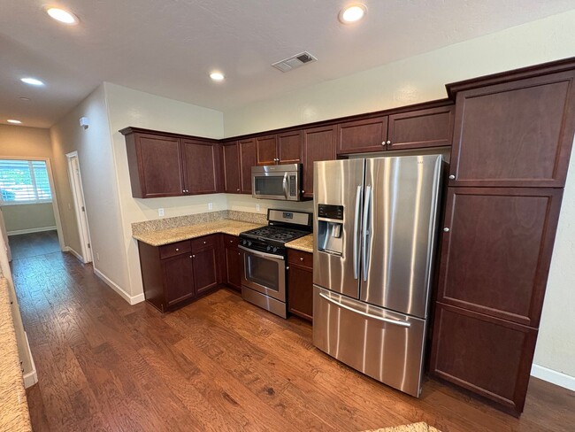 Building Photo - SE Visalia home Coming Soon!!