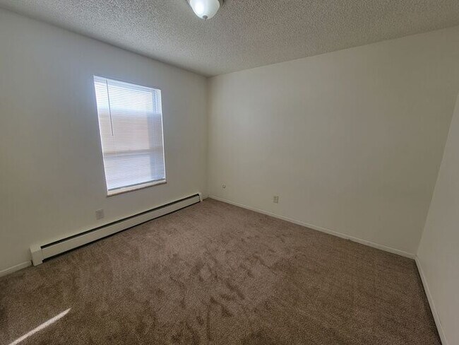 Building Photo - ***MOST UTILITIES INCLUDED***Cute 3 Bdrm, 1 Bath in Loveland