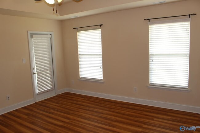 Building Photo - 103 Glen View Dr