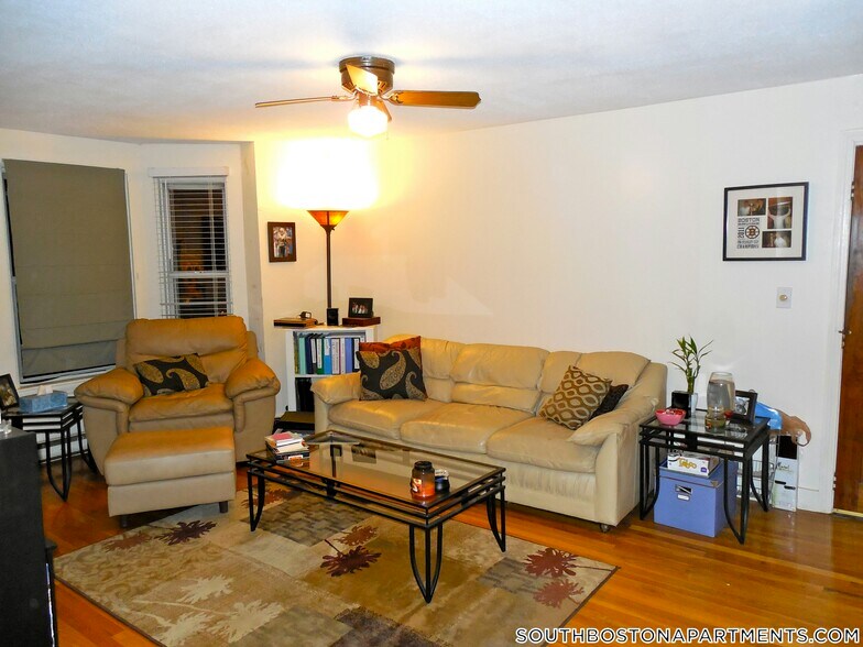 Building Photo - 506 E Broadway