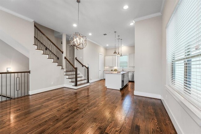 Building Photo - 5815 E Post Oak Ln