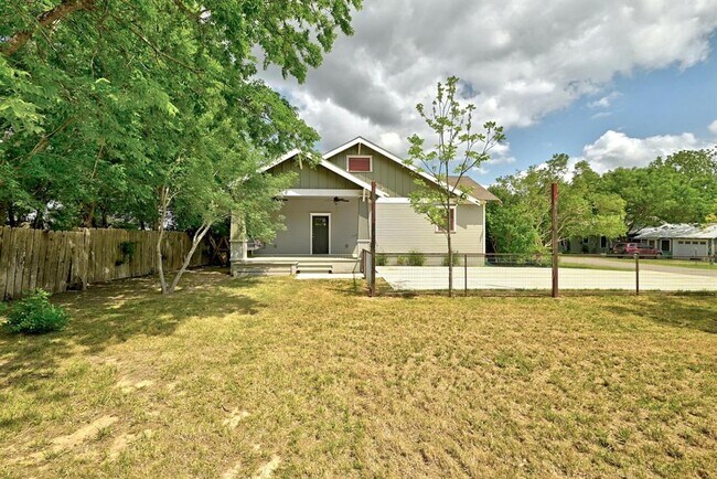 Building Photo - 1200 Woodlawn St
