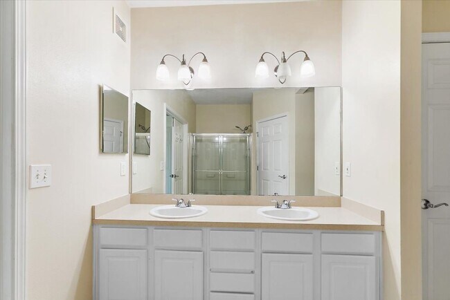 Building Photo - Great Condo in Wolf Creek!