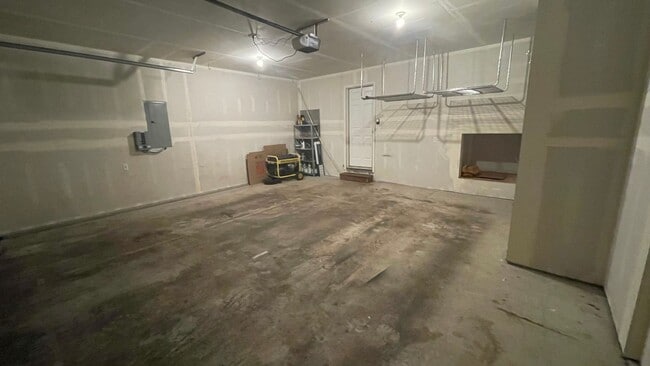 Building Photo - 2 Story Home in Clearwood Community