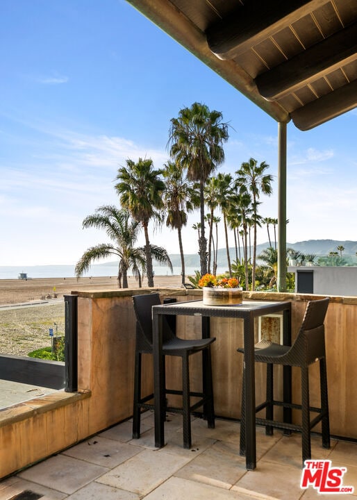 Building Photo - 964 Palisades Beach Rd