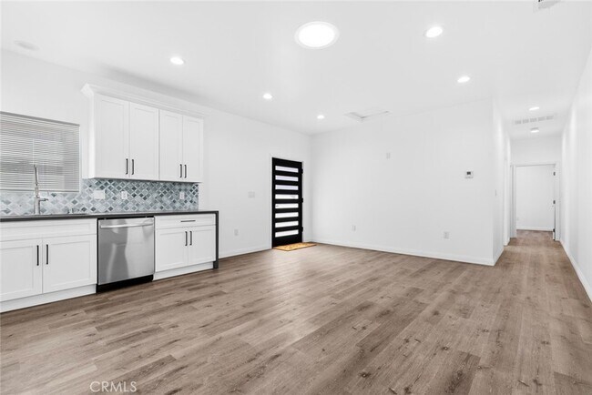 Building Photo - 10863 Nettleton St
